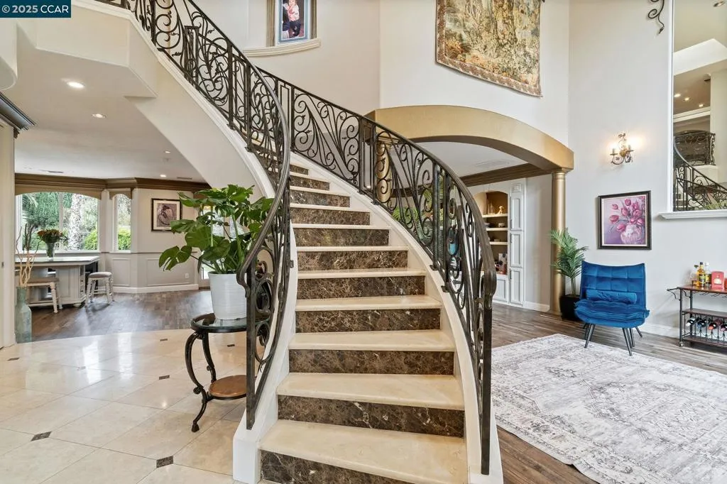 2550 E Jenny, Fresno, California 93720 home-pic-23